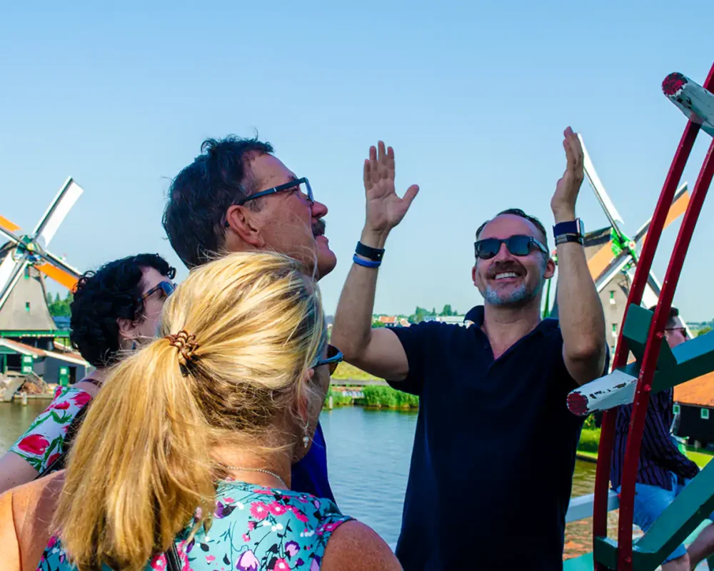 christours-tourguide-netherlands-windmill-tulip-chocolate-3408df97-8802-4f59-a5d2-3241051f1984