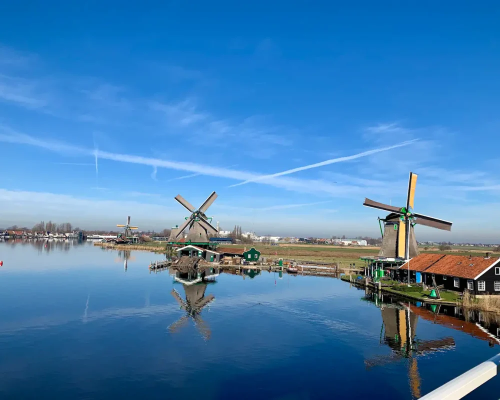 christours-tourguide-netherlands-windmill-tulip-chocolate-746bad9e-37cc-46f4-a99f-0406a15ca2f8