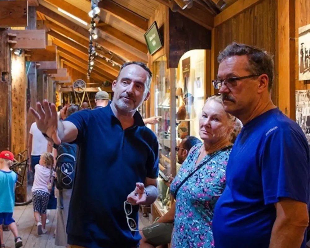 christours-tourguide-netherlands-windmill-tulip-chocolate-75b7fbb9-8752-497b-a221-b2e86394e978