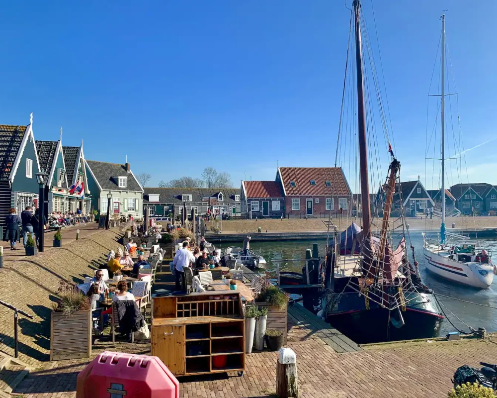 christours-tourguide-netherlands-windmill-tulip-chocolate-f86c335f-fa9d-4a4f-883a-820940cf9305
